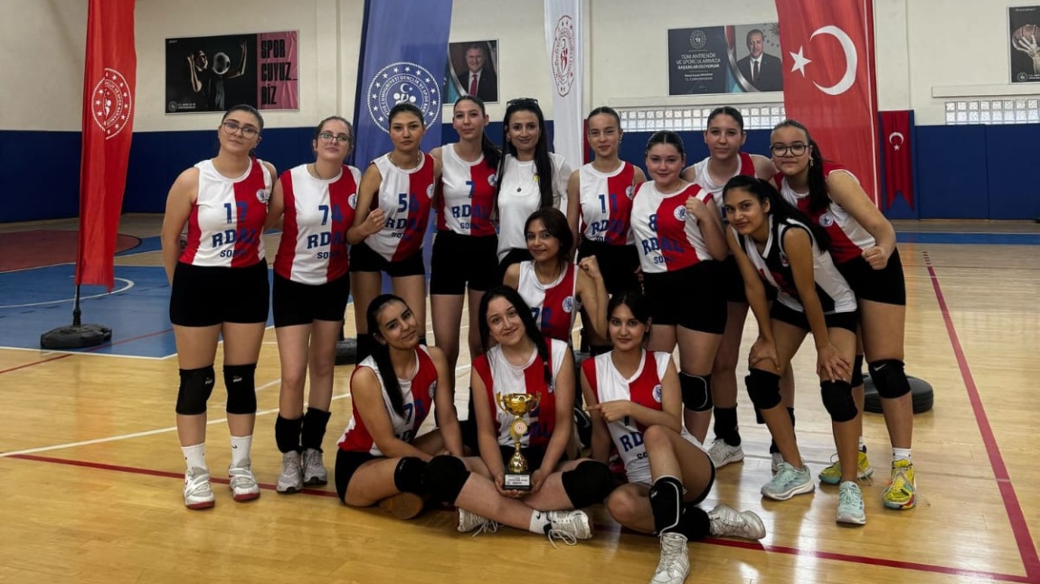 RIFAT DAĞDELEN ANADOLU LİSESİ KIZ VOLEYBOL TAKIMI İLÇE 2.Sİ OLDU.